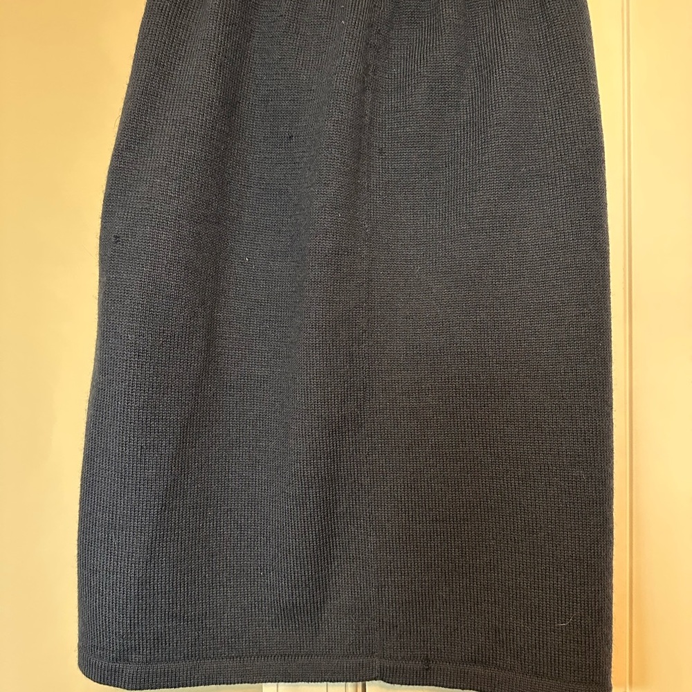 Elegant Navy Knit Skirt